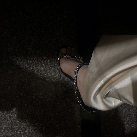 chic Shoes - CHIC chain detail high heels